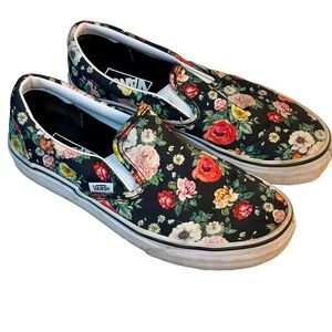 VANS- CLASSIC SLIP ON GARDEN FLORAL BLACK/TRUE WHITE- Men/Women- UNISEX